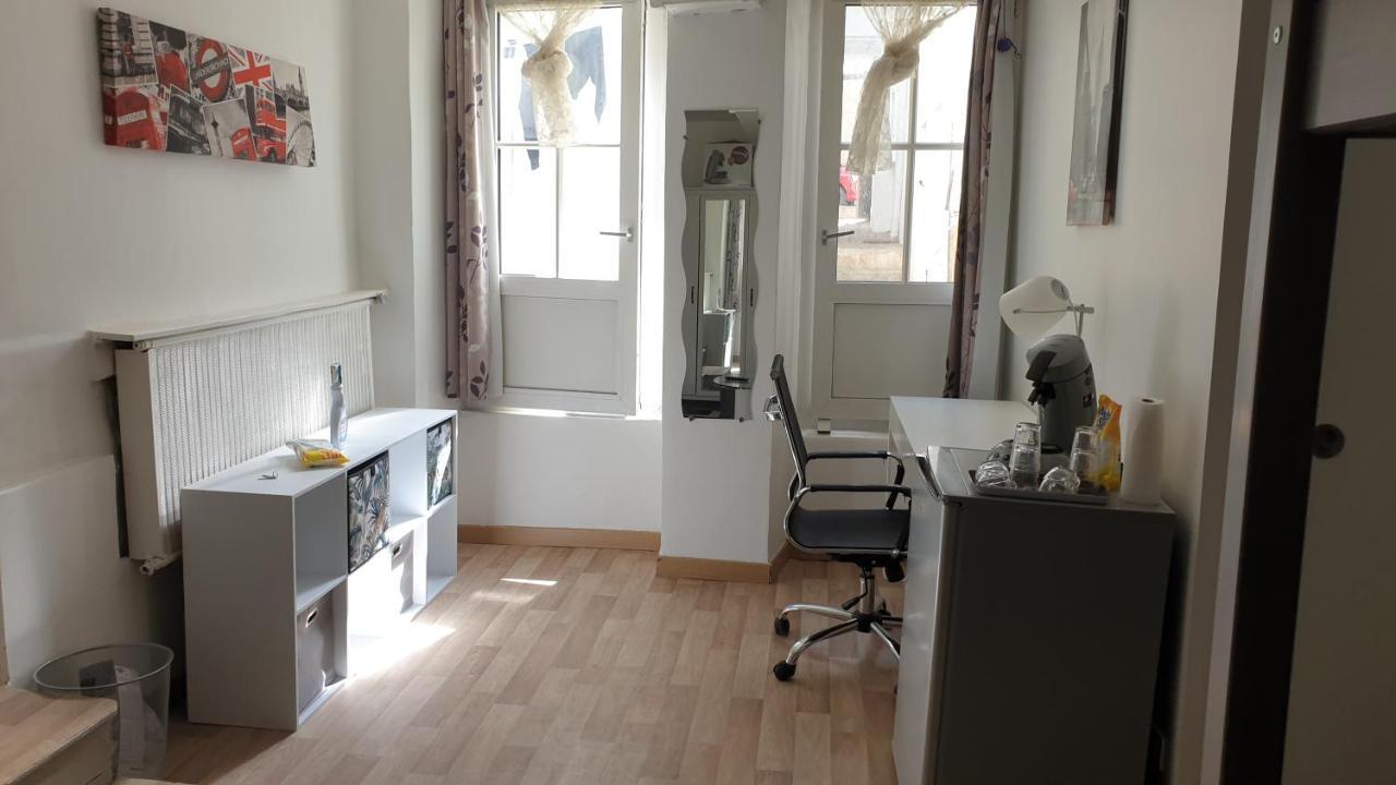 Chambres Poitiers Centre Ville - Salle De Bain, Refrigerateur, Tv Et Machine A Cafe Privatifs - Cuisine Commune - Terrasse - Hotel De Ville A 200M 외부 사진