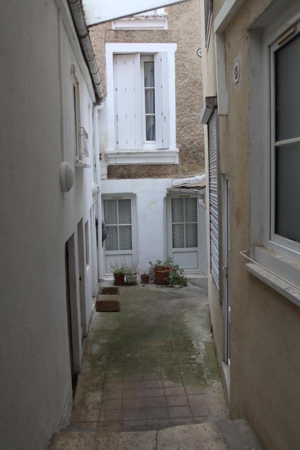 Chambres Poitiers Centre Ville - Salle De Bain, Refrigerateur, Tv Et Machine A Cafe Privatifs - Cuisine Commune - Terrasse - Hotel De Ville A 200M 외부 사진