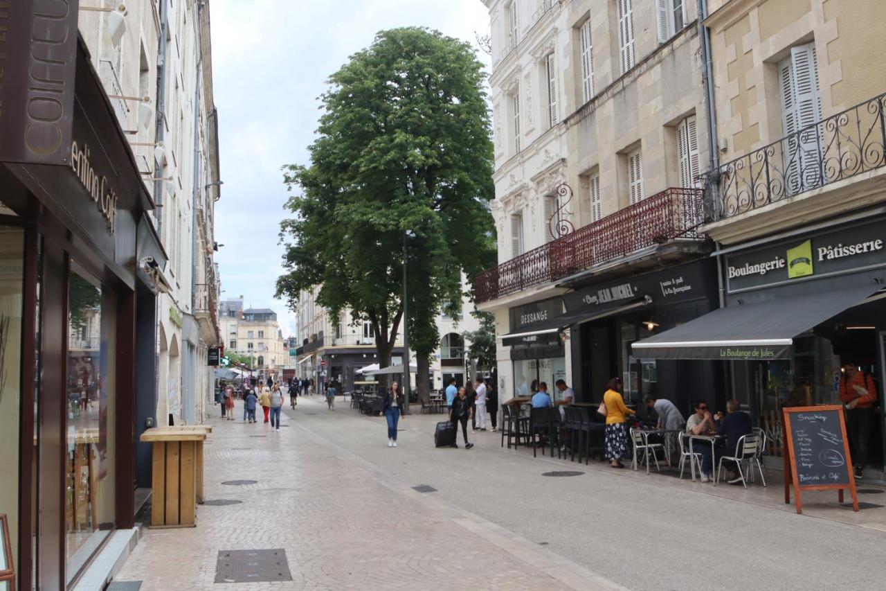 Chambres Poitiers Centre Ville - Salle De Bain, Refrigerateur, Tv Et Machine A Cafe Privatifs - Cuisine Commune - Terrasse - Hotel De Ville A 200M 외부 사진