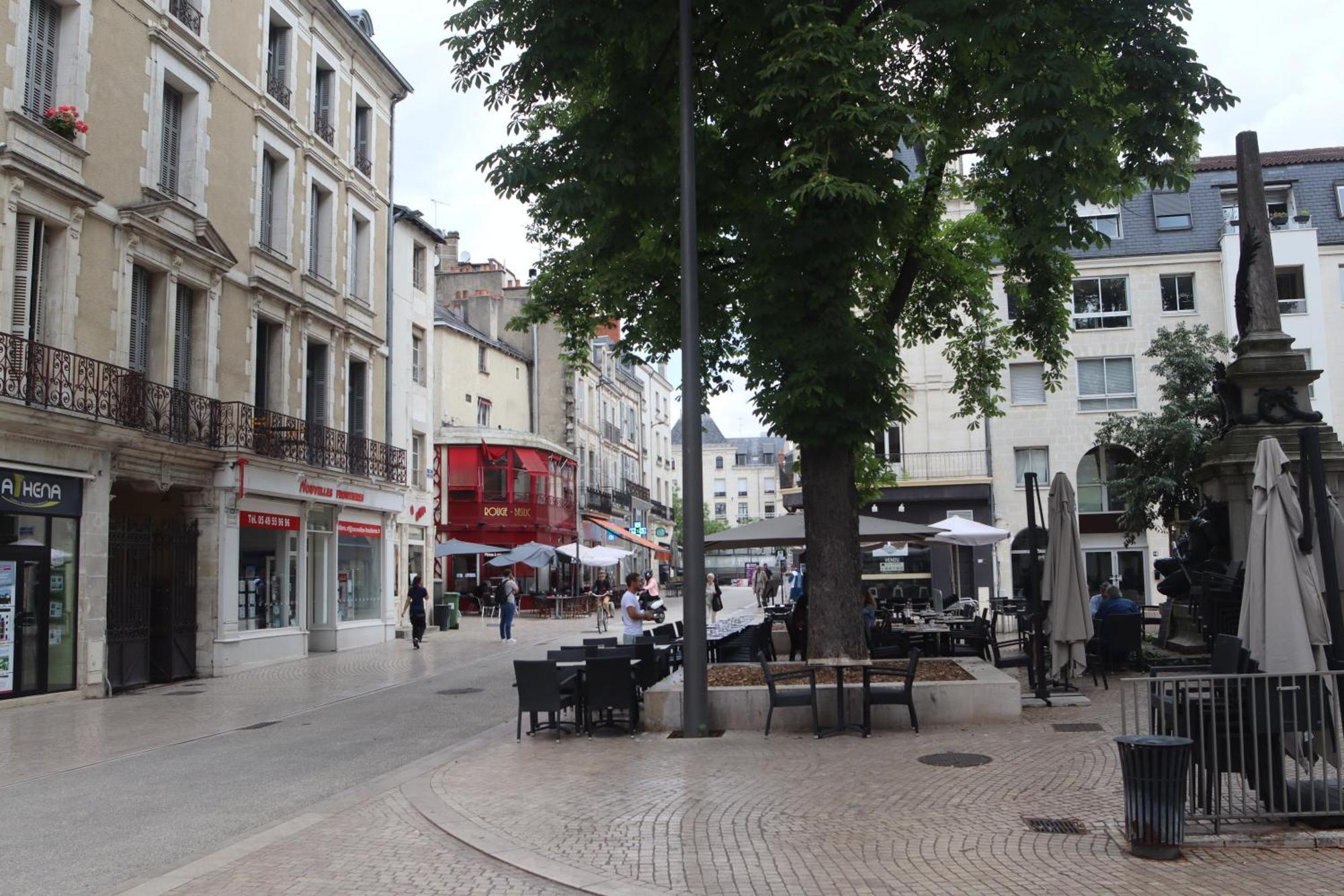 Chambres Poitiers Centre Ville - Salle De Bain, Refrigerateur, Tv Et Machine A Cafe Privatifs - Cuisine Commune - Terrasse - Hotel De Ville A 200M 외부 사진