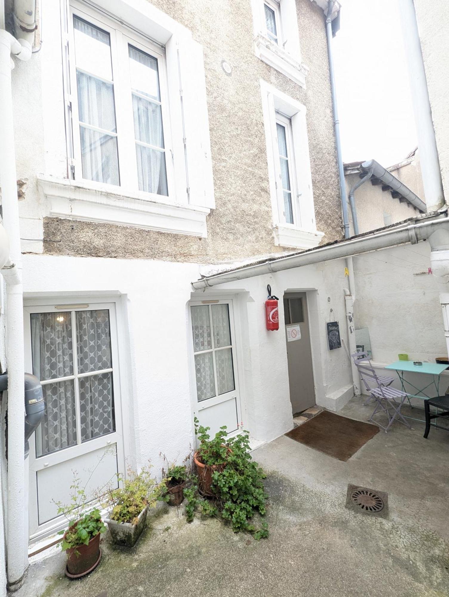Chambres Poitiers Centre Ville - Salle De Bain, Refrigerateur, Tv Et Machine A Cafe Privatifs - Cuisine Commune - Terrasse - Hotel De Ville A 200M 외부 사진