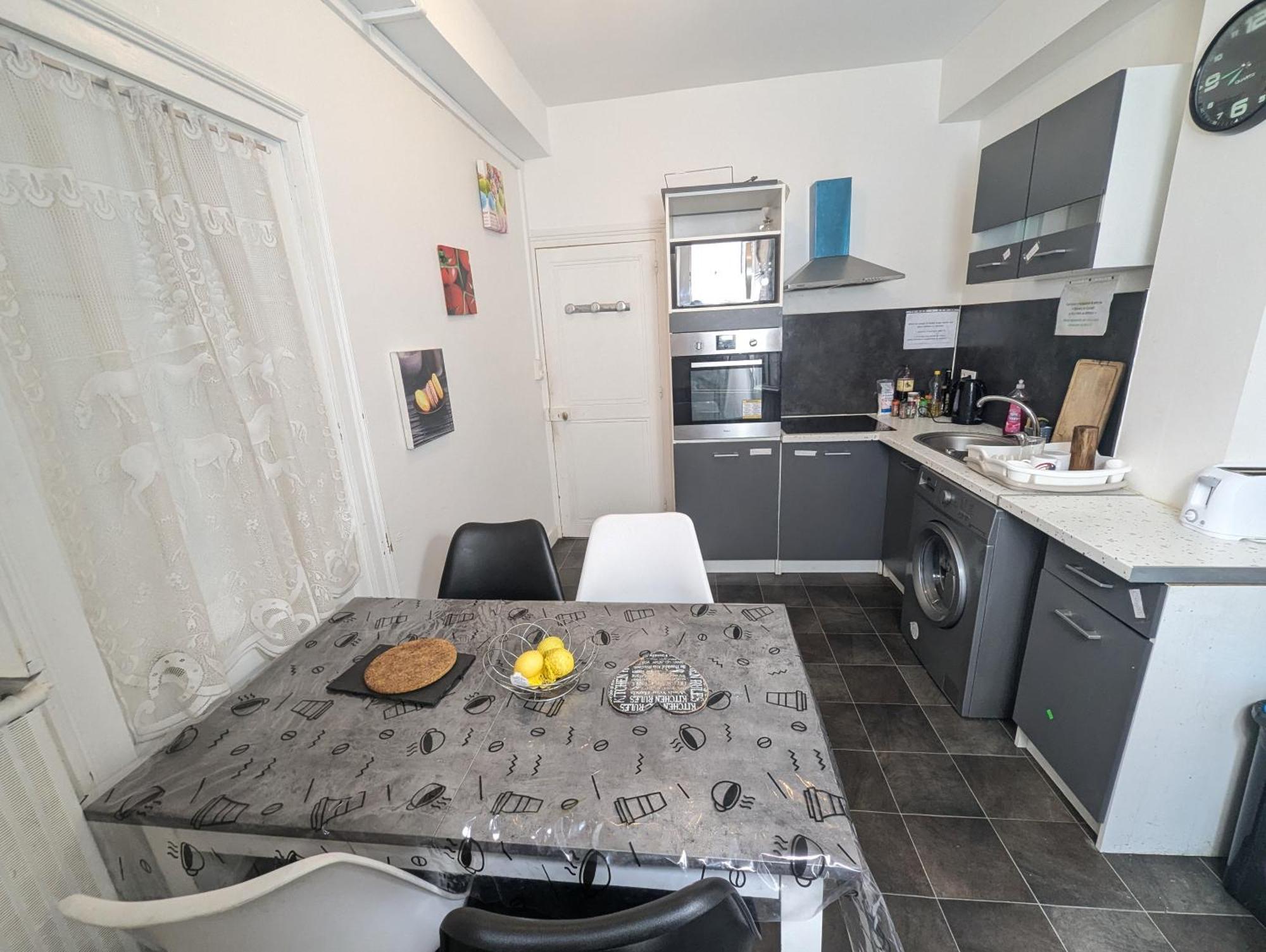 Chambres Poitiers Centre Ville - Salle De Bain, Refrigerateur, Tv Et Machine A Cafe Privatifs - Cuisine Commune - Terrasse - Hotel De Ville A 200M 외부 사진