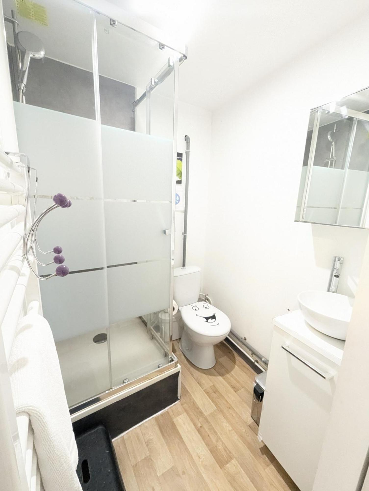 Chambres Poitiers Centre Ville - Salle De Bain, Refrigerateur, Tv Et Machine A Cafe Privatifs - Cuisine Commune - Terrasse - Hotel De Ville A 200M 외부 사진