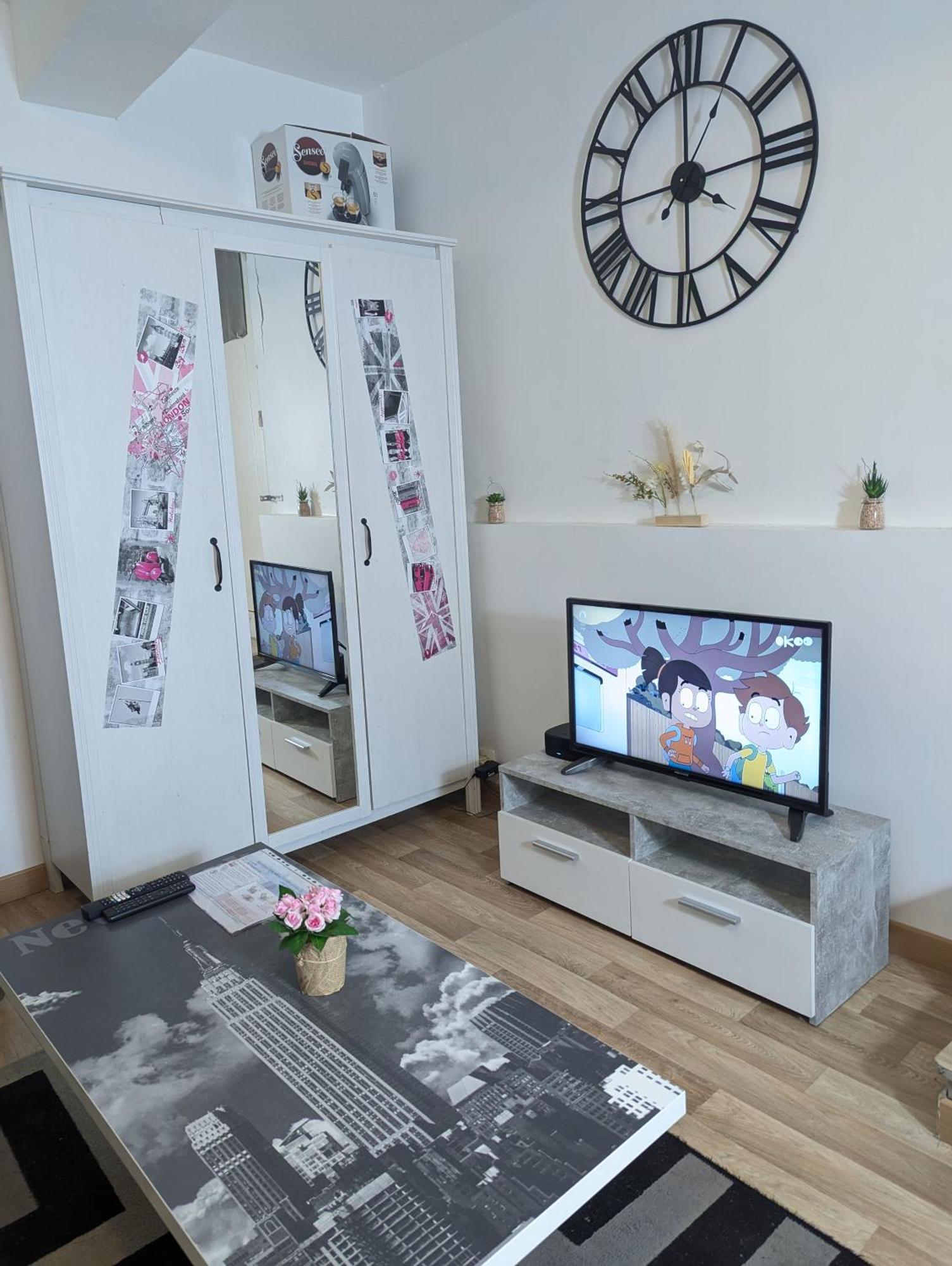 Chambres Poitiers Centre Ville - Salle De Bain, Refrigerateur, Tv Et Machine A Cafe Privatifs - Cuisine Commune - Terrasse - Hotel De Ville A 200M 외부 사진
