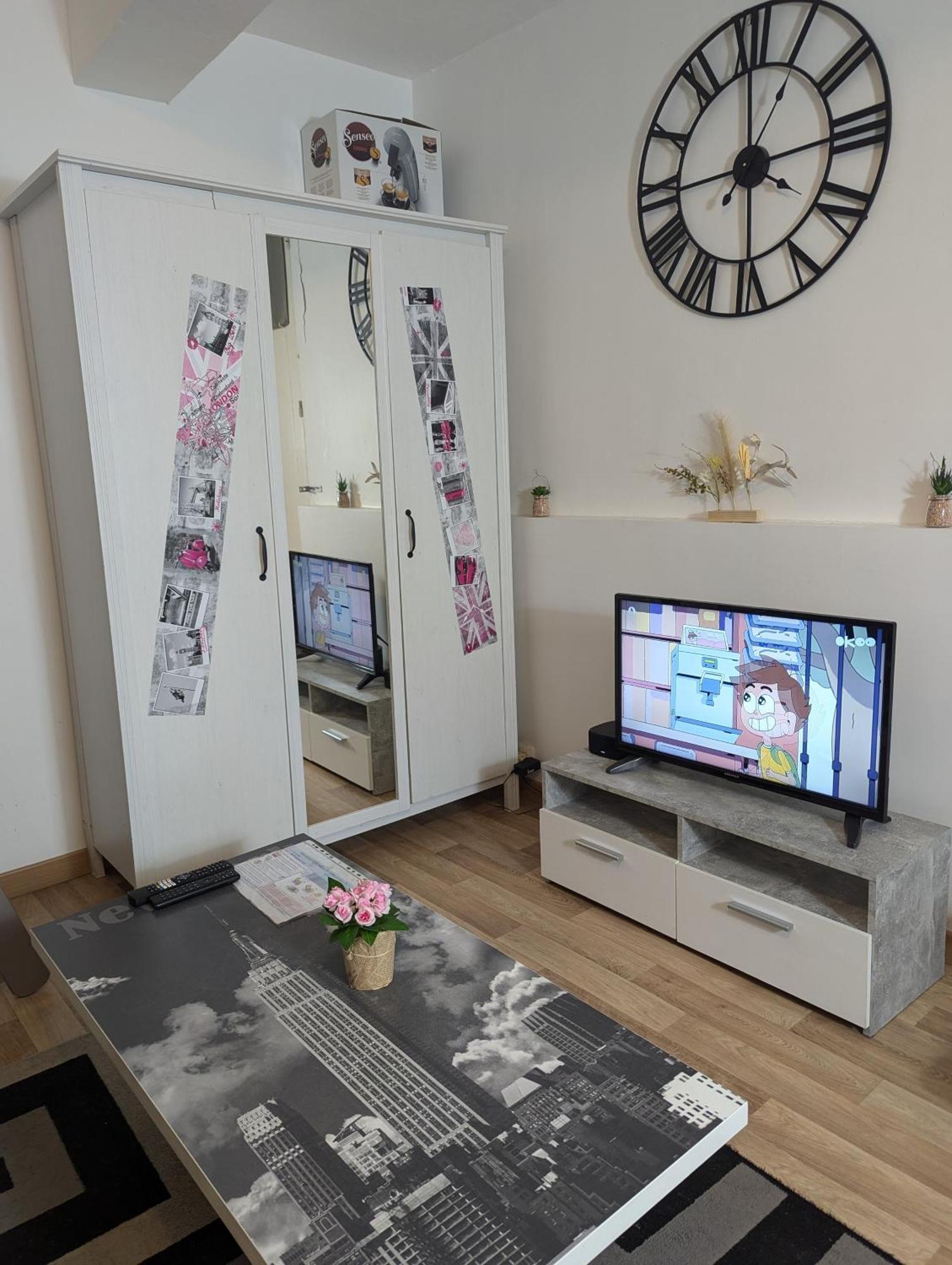 Chambres Poitiers Centre Ville - Salle De Bain, Refrigerateur, Tv Et Machine A Cafe Privatifs - Cuisine Commune - Terrasse - Hotel De Ville A 200M 외부 사진
