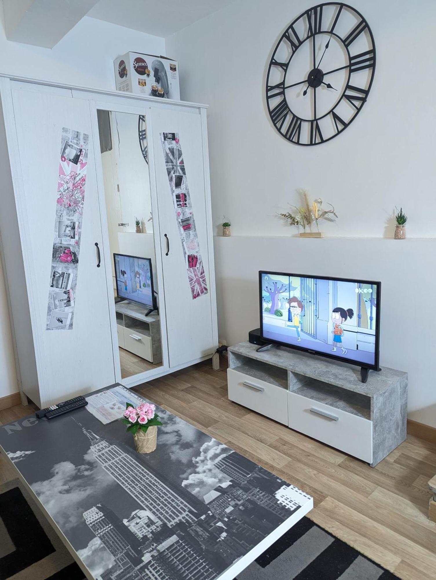 Chambres Poitiers Centre Ville - Salle De Bain, Refrigerateur, Tv Et Machine A Cafe Privatifs - Cuisine Commune - Terrasse - Hotel De Ville A 200M 외부 사진