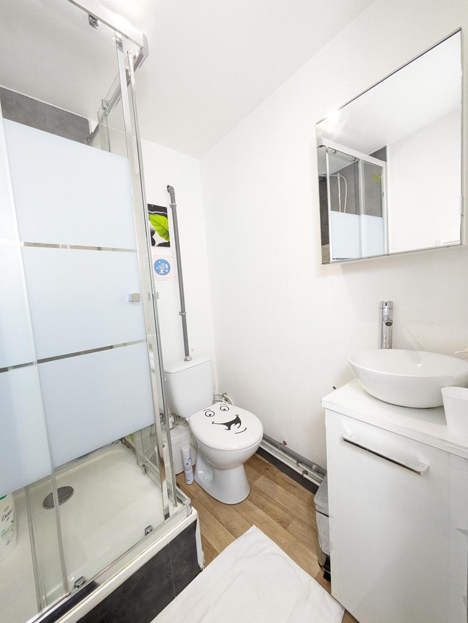 Chambres Poitiers Centre Ville - Salle De Bain, Refrigerateur, Tv Et Machine A Cafe Privatifs - Cuisine Commune - Terrasse - Hotel De Ville A 200M 외부 사진