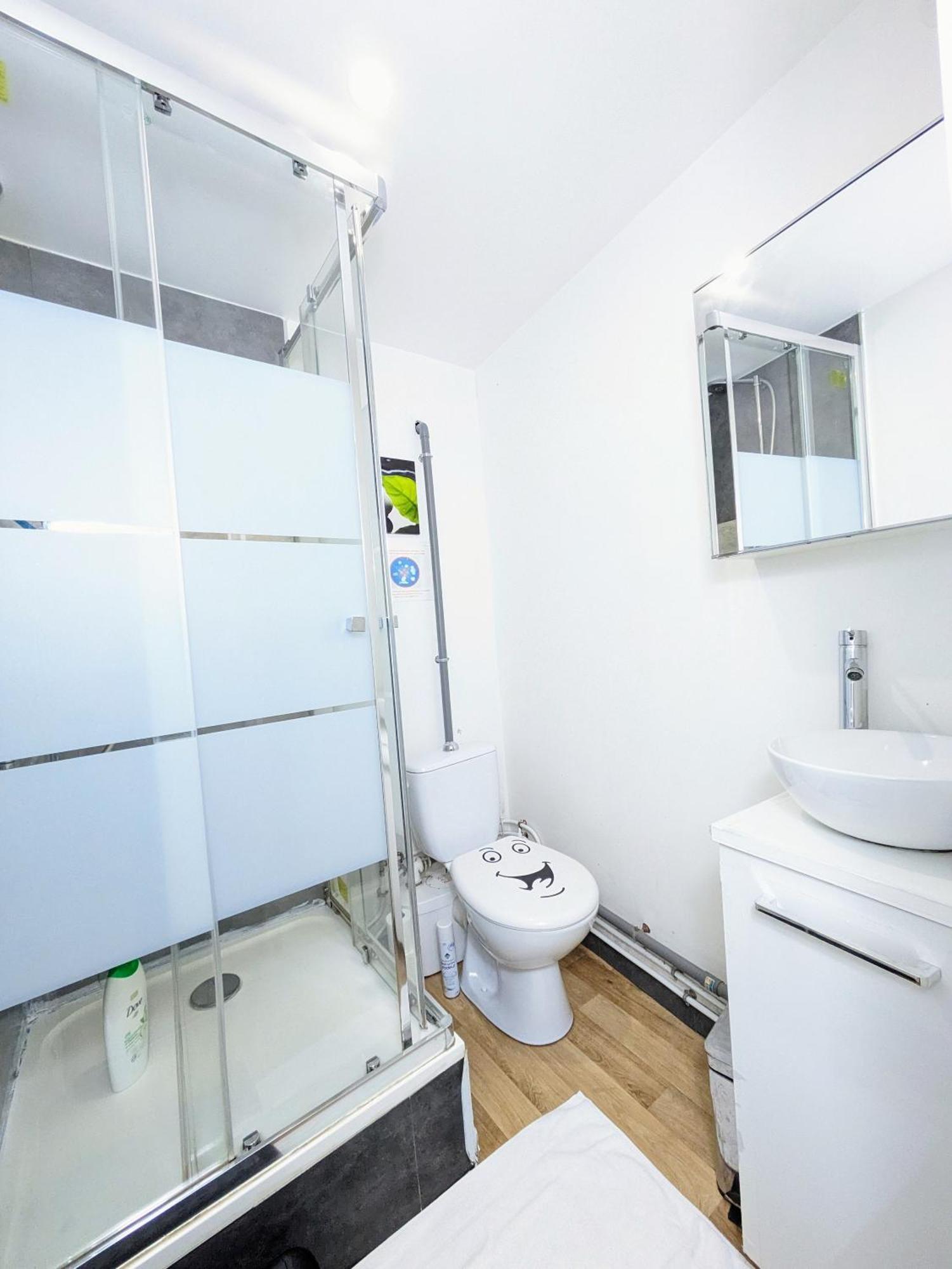 Chambres Poitiers Centre Ville - Salle De Bain, Refrigerateur, Tv Et Machine A Cafe Privatifs - Cuisine Commune - Terrasse - Hotel De Ville A 200M 외부 사진