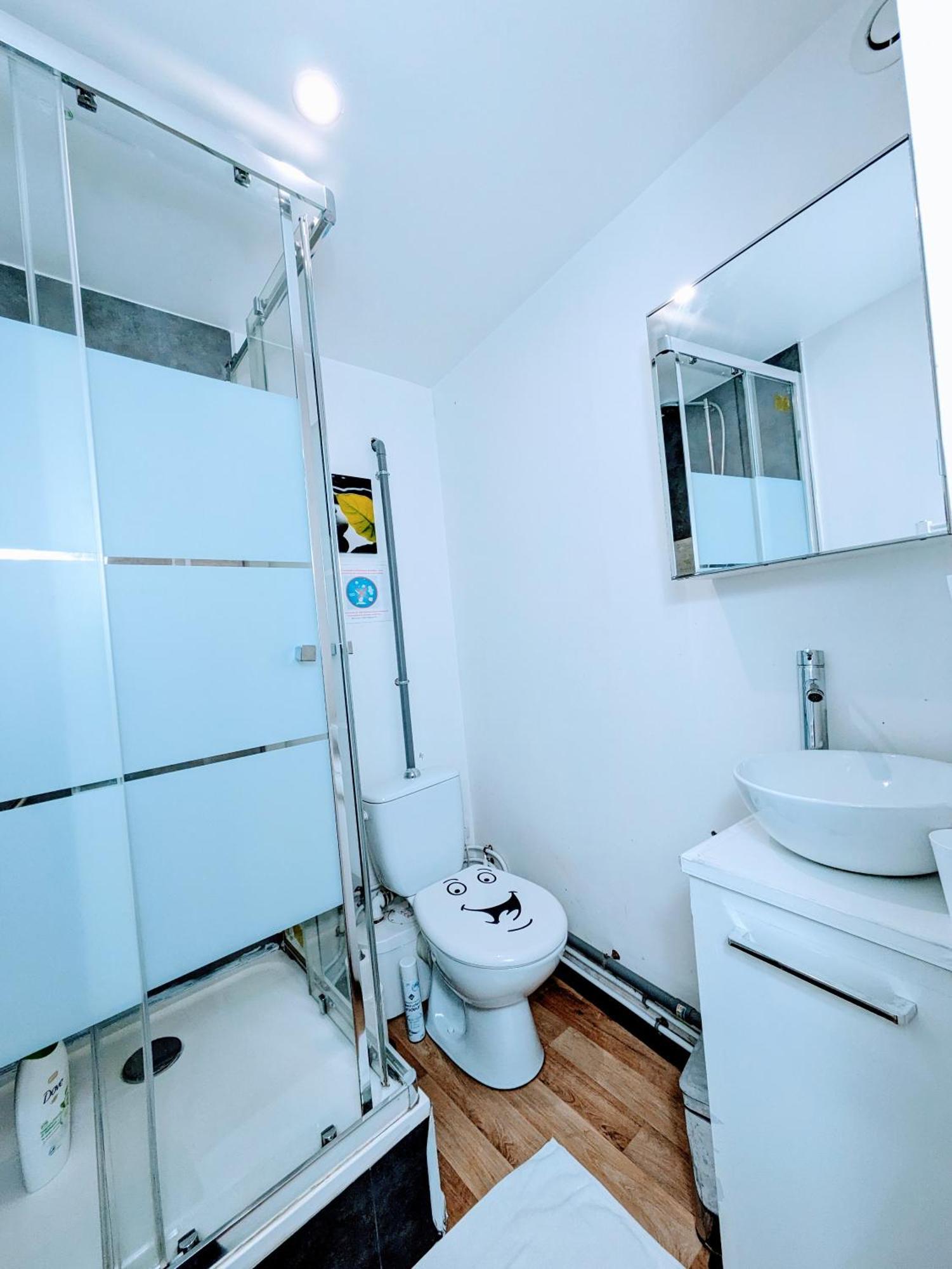 Chambres Poitiers Centre Ville - Salle De Bain, Refrigerateur, Tv Et Machine A Cafe Privatifs - Cuisine Commune - Terrasse - Hotel De Ville A 200M 외부 사진